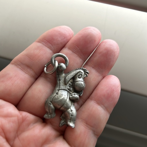 🖤Vtg Disney Eeyore pewter pendant - Picture 8 of 9